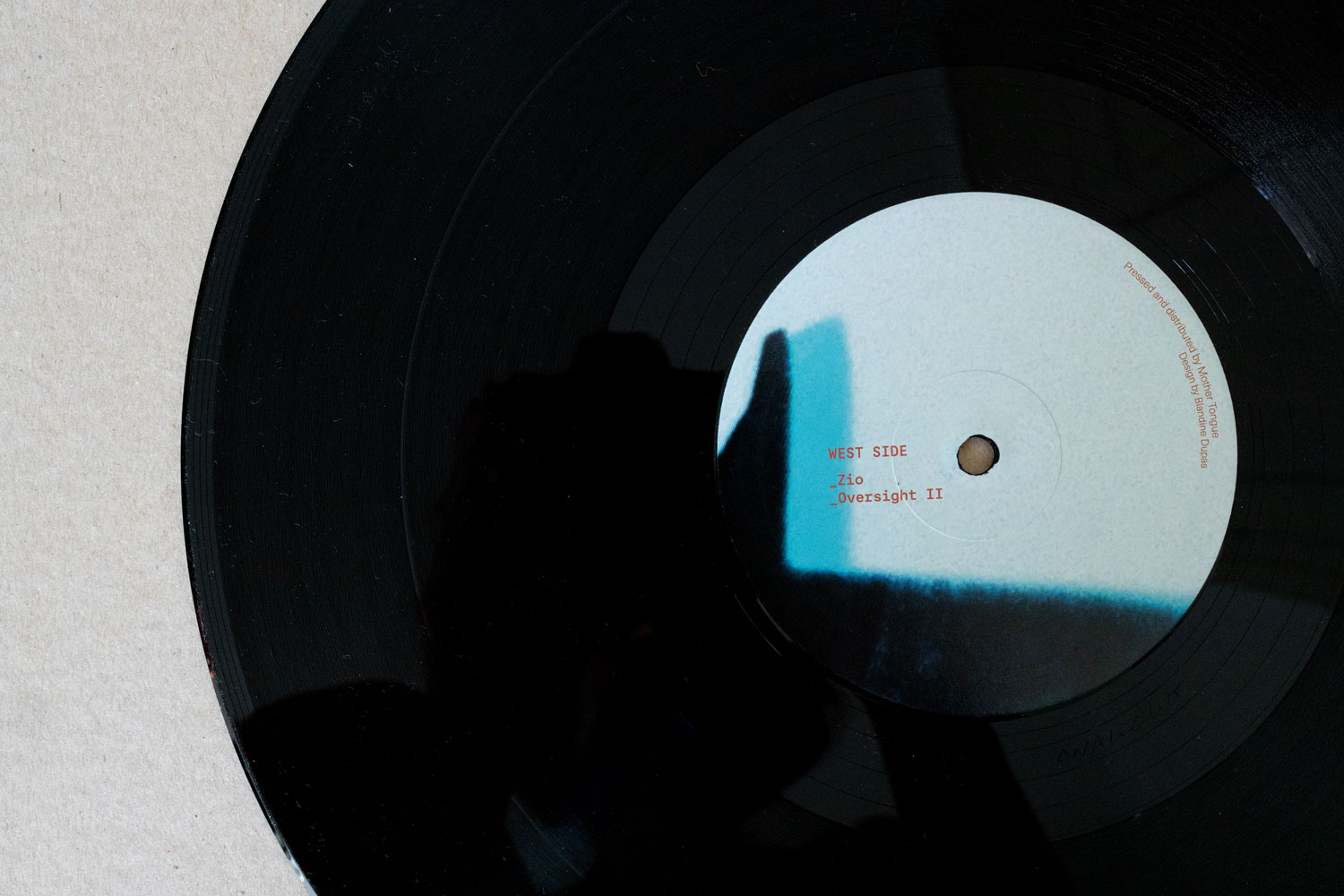 blandine dupas design graphique identite visuelle label musique doma zoom sur macaron disque the platinum wave face B