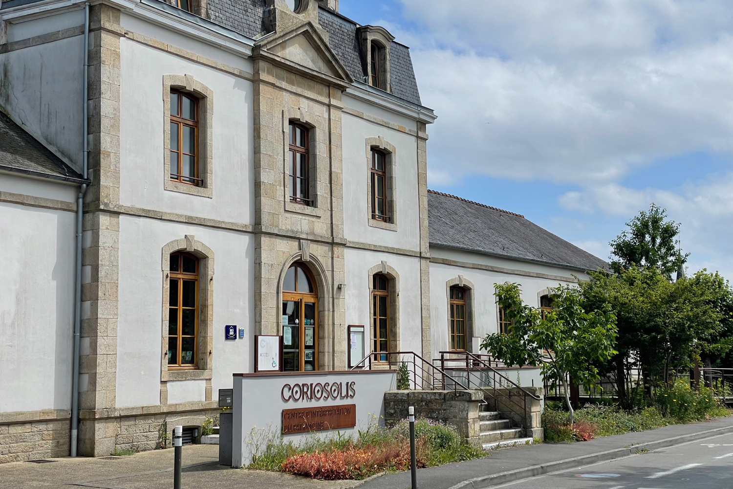 blandine dupas design graphique façade existante de l archeomusee coriosolis