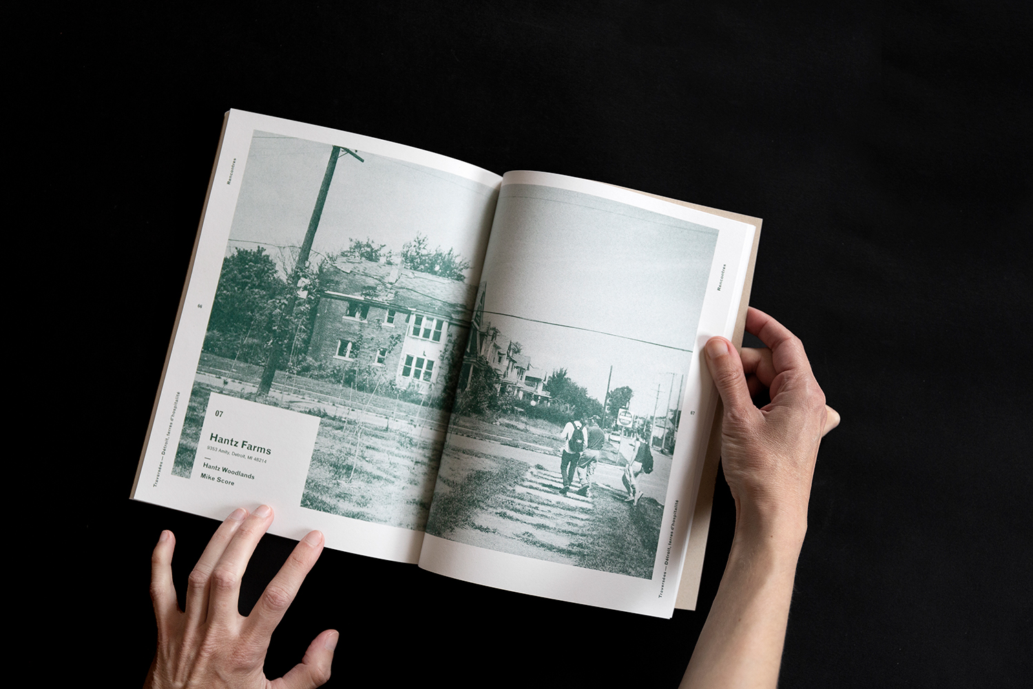 blandine dupas design graphique conception graphique du catalogue traversees detroit terres d hospitalites photo du catalogue ouvert sur une interview ferme hantz farms detroit