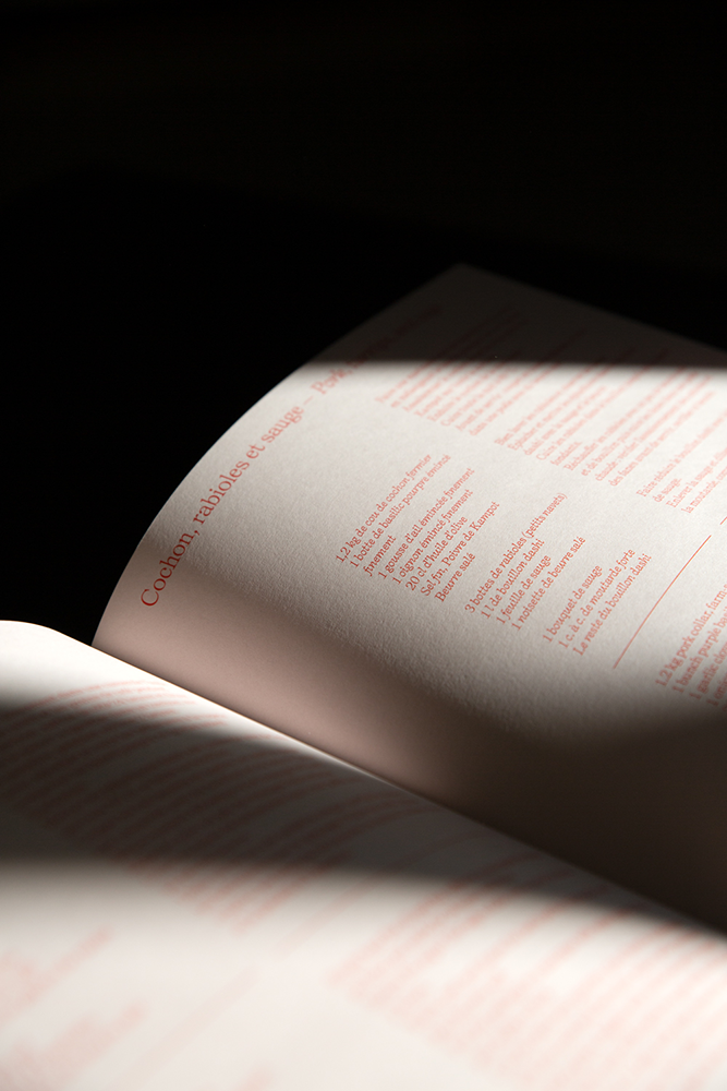 blandine dupas design graphique graphisme du livre Anouch restaurant a geneve photographie focus sur le recueil central de recettes