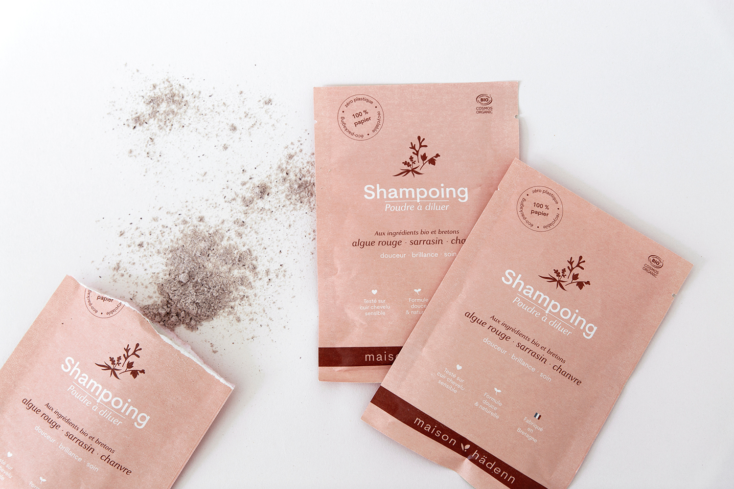 blandine dupas design graphique identite visuelle de maison hadenn photo des sachets de poudre de shampooing en papier recycle