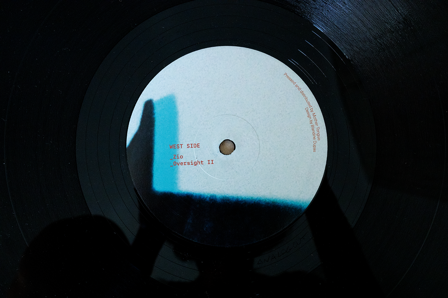 blandine dupas design graphique identite visuelle label musique doma zoom sur macaron disque the platinum wave face B