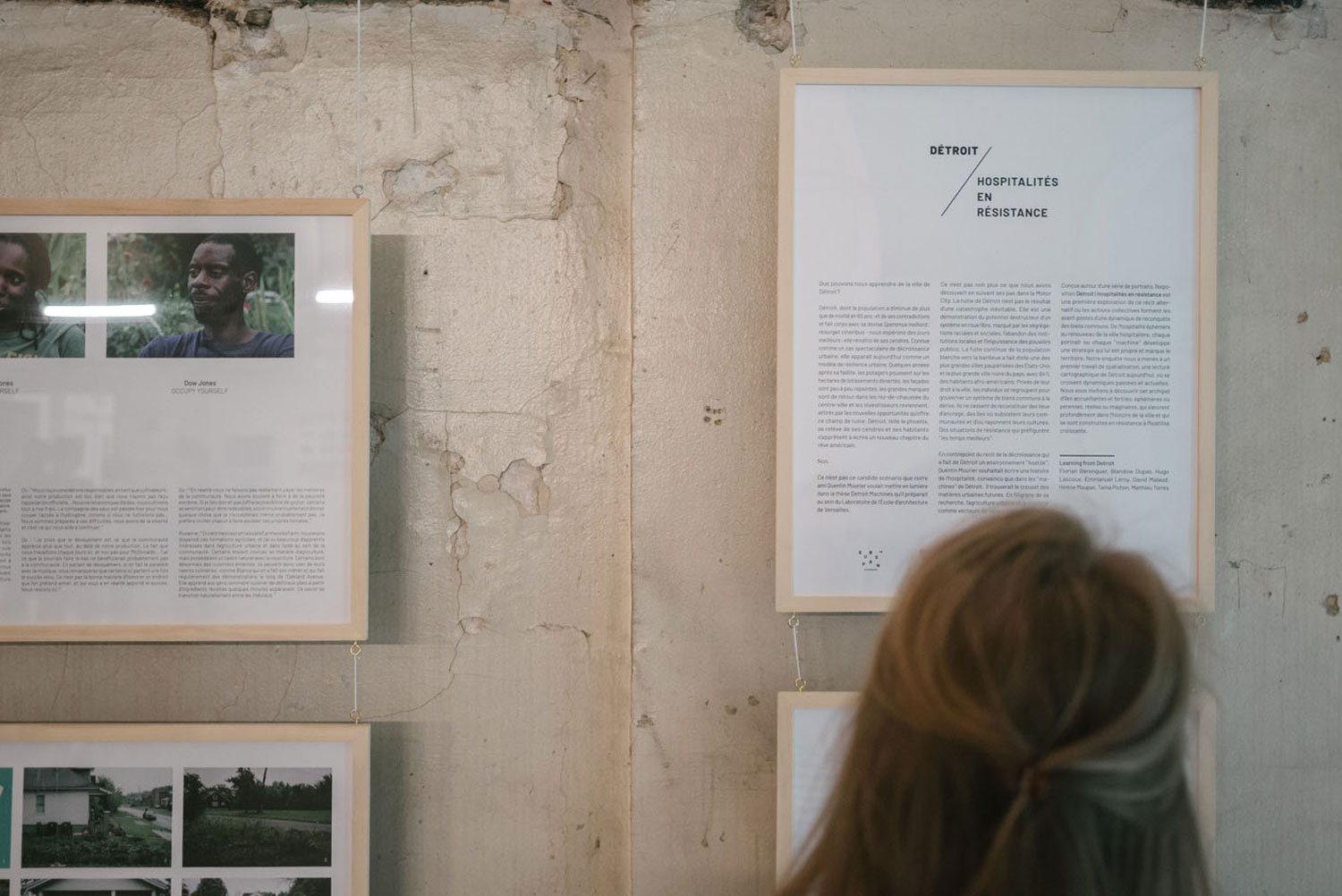 blandine dupas design graphique scenographie et graphisme de l exposition detroit hospitalites en resistance photographie des supports d exposition encadres et accroches aux murs